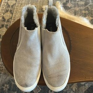 Fleece lined Tom’s slip on ankle booties.